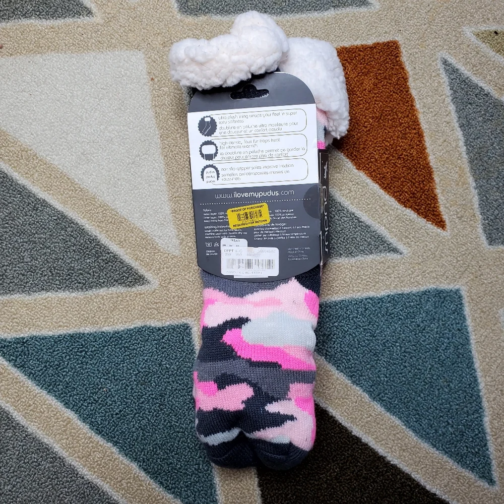 46) PUDUS Ultra Soft Slipper Socks Sz. One Size